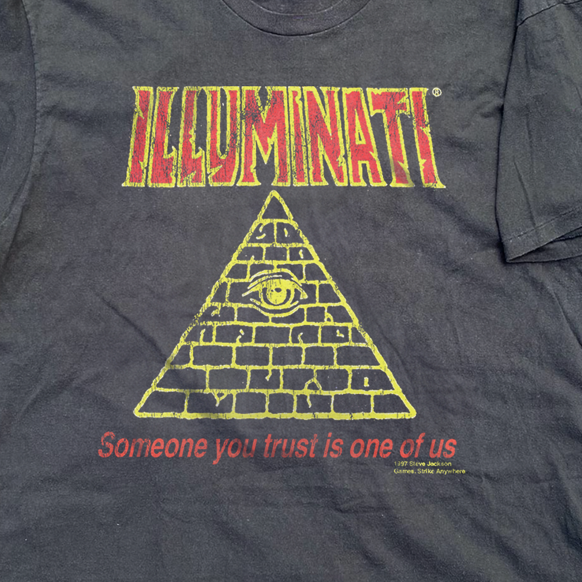 ILLUMINATI 1997 STEVE JACKS0N GAMES RARE VINTAGE WASHED BLACK T-SHIRT